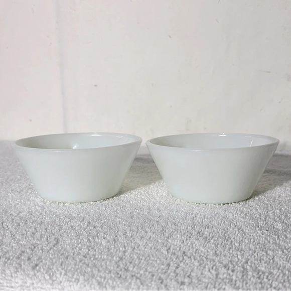 Vintage Anchor Hocking Milk Glass Small  Bowls With Handles x2 - Picture 4 of 13